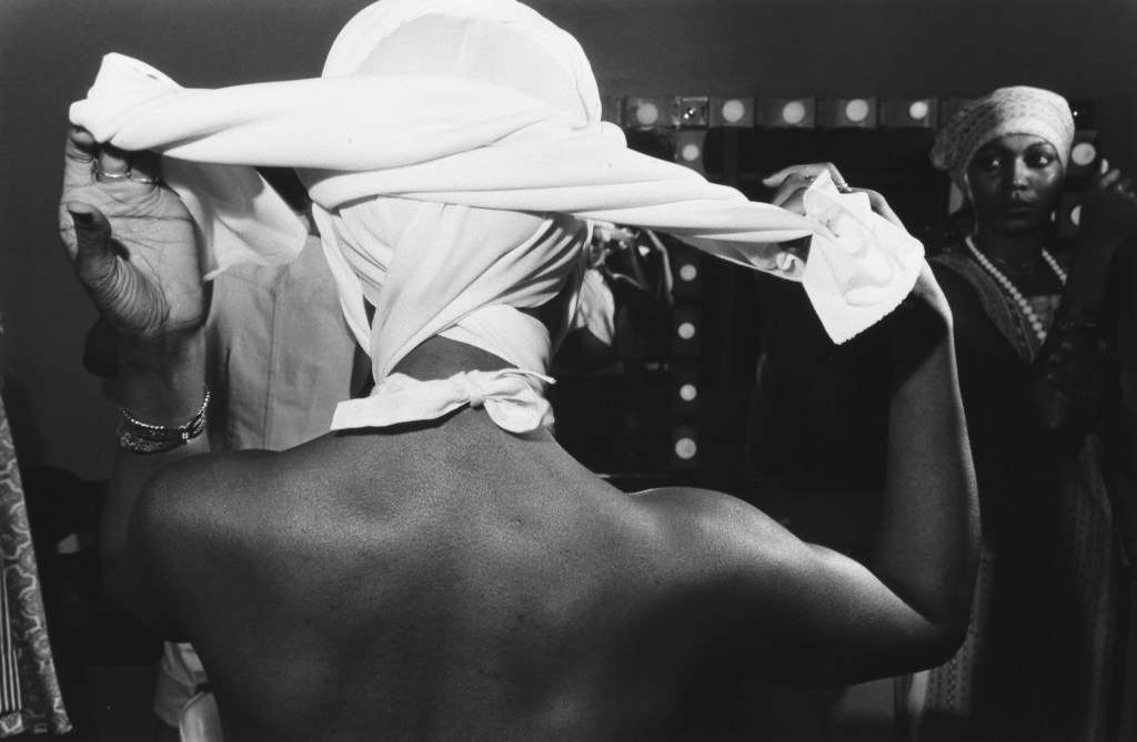 PervsWomanW_HeadWrap16376